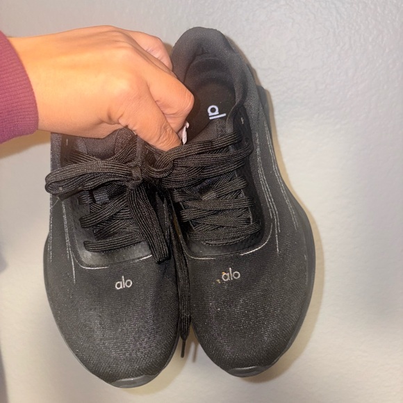 Alo Womens Shoes - Picture 2 of 3